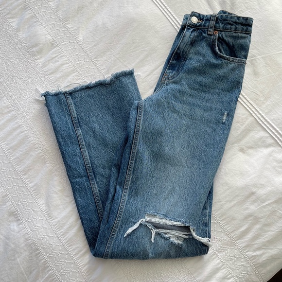 Wide Leg Distressed Jeans - Picture 2 of 5